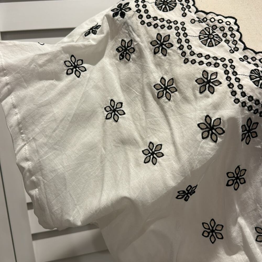 Zara NWT Oversized Embroidered Top with elastic bottom. - Picture 2 of 7